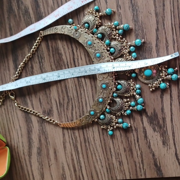 Statement Piece! Copper toned, turquoise color stone Necklace - Picture 5 of 6